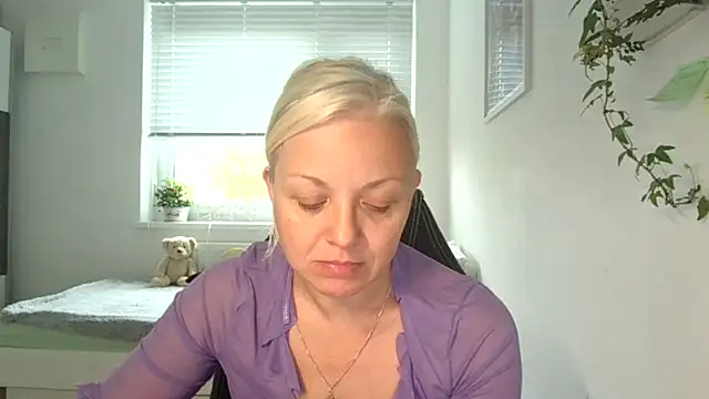 Linsy Kim online show from October 2025 06:54:02 AM