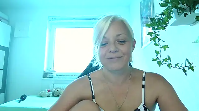 Linsy Kim online show from September 2025 06:35:02 AM
