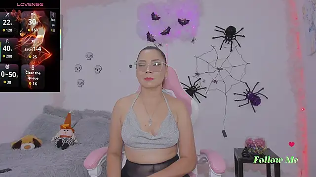 milfAaura online show from October 2025 03:17:01 AM