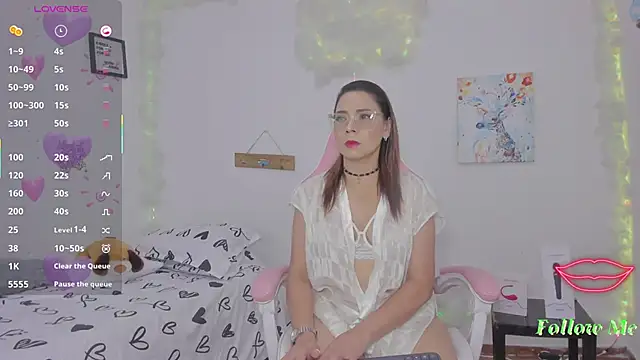 milfAaura online show from March 2026 04:20:02 AM