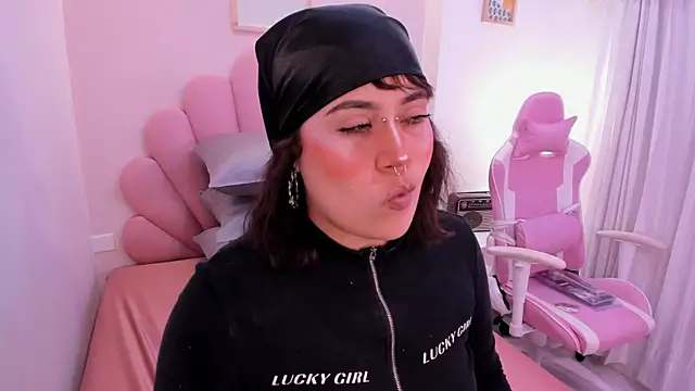 mia yeager online show from October 2025 03:41:02 AM