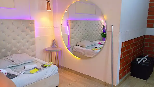 Snapshot of CathMellow chatting on February 2026 09:40:02 AM CathMellow online show from February 2026 09:40:02 AM