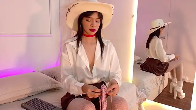 CathMellow online show from October 2025 07:24:01 PM