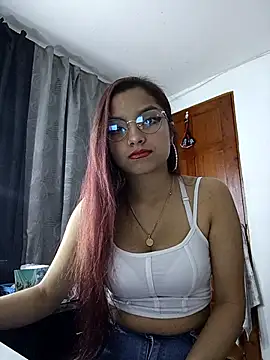 Snapshot of NaughtyLola_26 chatting on September 2025 09:20:01 PM NaughtyLola 26 online show from September 2025 09:20:01 PM