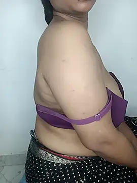 Snapshot of Komal_G chatting on October 2025 06:30:02 PM Komal G online show from October 2025 06:30:02 PM
