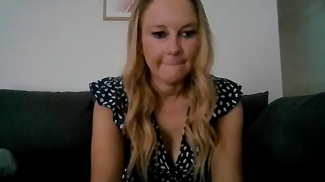 imyourgoodgirl69 online show from September 2025 05:34:02 AM