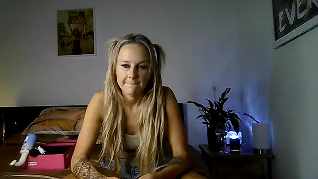 Snapshot of imyourgoodgirl69 chatting on December 2025 08:02:02 AM imyourgoodgirl69 online show from December 2025 08:02:02 AM