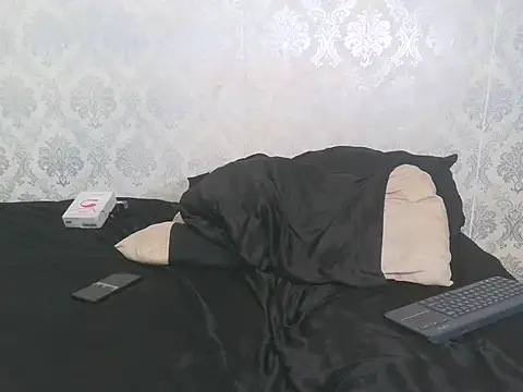 leandro477 online show from November 2025 05:03:02 PM