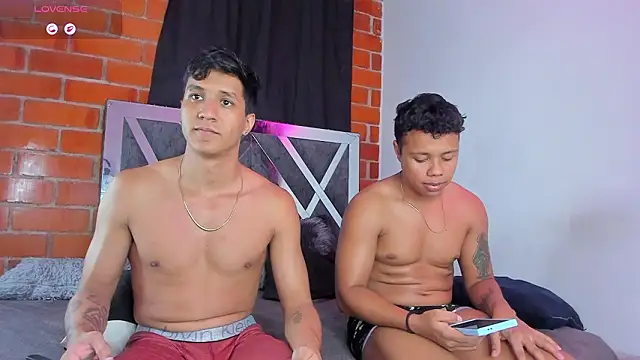 Snapshot of Robertmiller21 chatting on February 2026 12:32:01 AM Robertmiller21 online show from February 2026 12:32:01 AM