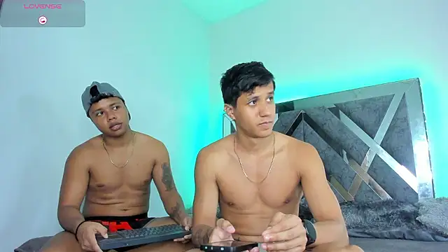 Snapshot of Robertmiller21 chatting on February 2026 12:44:01 AM Robertmiller21 online show from February 2026 12:44:01 AM