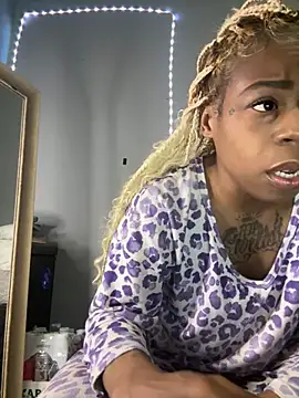 Snapshot of Tishrella6 chatting on March 2026 08:33:02 AM Tishrella6 online show from March 2026 08:33:02 AM