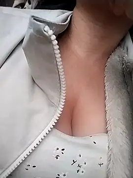 venu00 online show from November 2025 11:37:02 PM