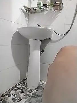 venu00 online show from April 2026 06:09:02 AM