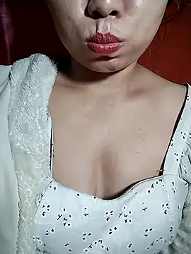 venu00 online show from November 2025 04:00:02 AM