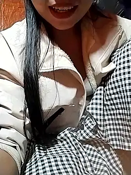 venu00 online show from November 2025 05:00:01 AM