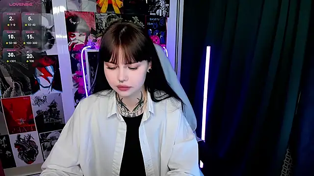 Morana Batt online show from October 2025 02:01:01 AM