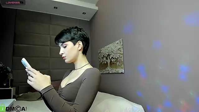 Adeline Perle online show from October 2025 01:50:02 AM