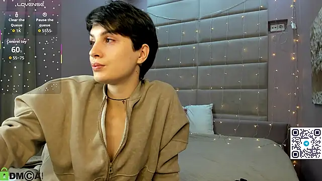 Adeline Perle online show from October 2025 11:05:02 PM