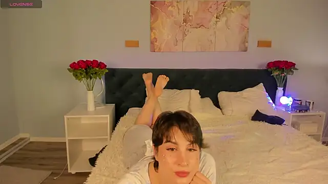 Adeline Perle online show from September 2025 01:34:02 AM