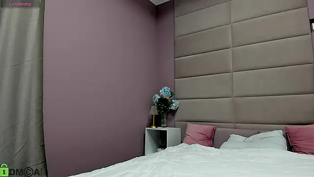 Adeline Perle online show from November 2025 01:09:01 AM