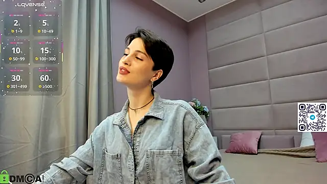 Adeline Perle online show from October 2025 11:27:01 PM