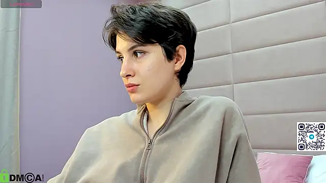 Adeline Perle online show from November 2025 01:04:02 AM