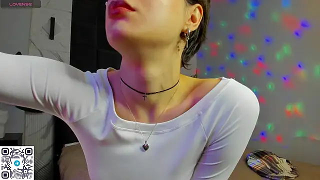 Adeline Perle online show from September 2025 12:07:02 AM