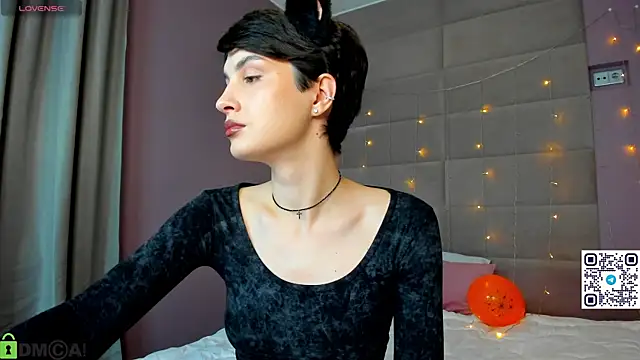 Adeline Perle online show from October 2025 01:13:01 AM