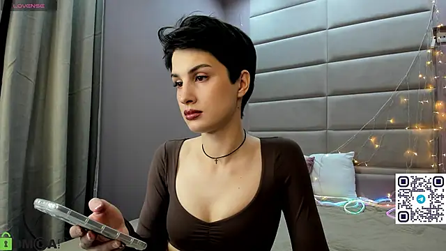 Adeline Perle online show from October 2025 02:12:02 AM