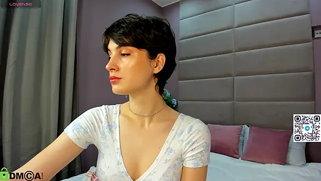 Adeline Perle online show from October 2025 02:04:02 AM