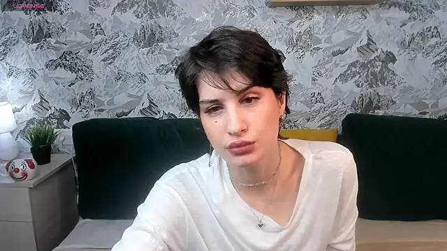 Adeline Perle online show from October 2025 01:40:02 AM