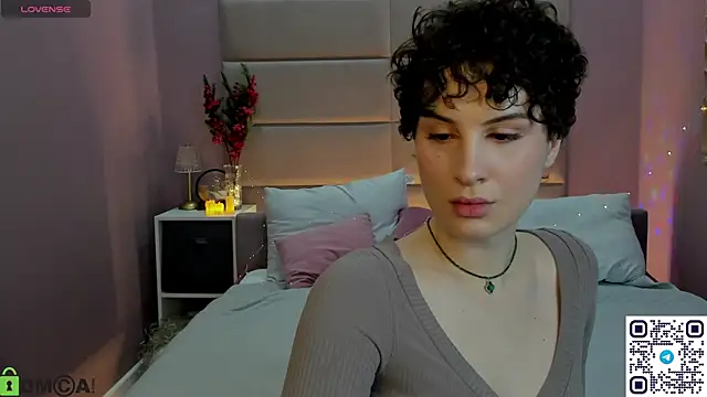 Adeline Perle online show from December 2025 01:16:02 AM