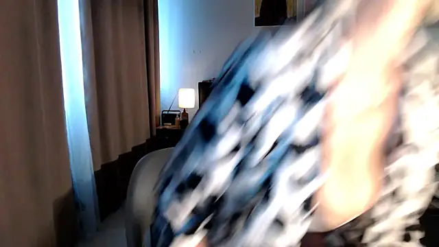 Snapshot of VivianCoke chatting on April 2026 04:36:02 PM VivianCoke online show from April 2026 04:36:02 PM
