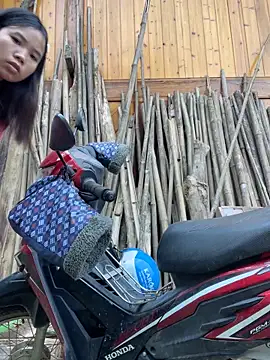 Snapshot of Ngoc-bbi chatting on December 2025 01:23:02 AM Ngoc-bbi online show from December 2025 01:23:02 AM