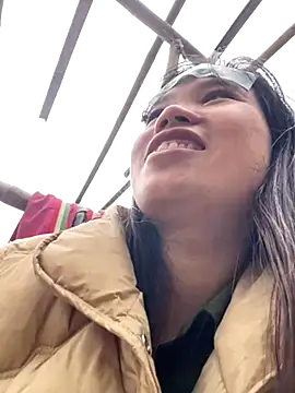 Snapshot of Ngoc-bbi chatting on October 2025 04:57:02 AM Ngoc-bbi online show from October 2025 04:57:02 AM