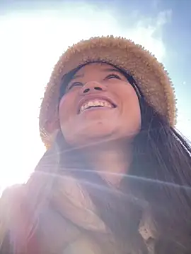 Snapshot of Ngoc-bbi chatting on December 2025 07:47:01 AM Ngoc-bbi online show from December 2025 07:47:01 AM