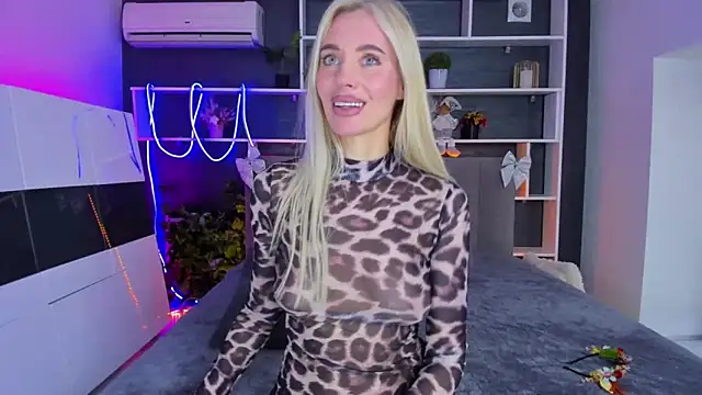 Snapshot of SabrinaSharm chatting on December 2025 12:55:01 PM SabrinaSharm online show from December 2025 12:55:01 PM