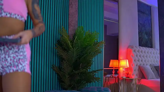 ArabellaPosh online show from December 2025 06:03:01 AM