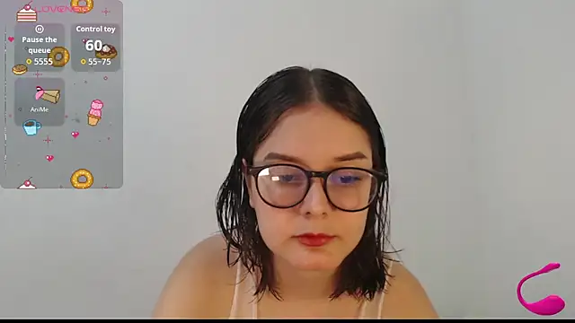 Snapshot of MadieLorez chatting on September 2025 05:46:02 PM MadieLorez online show from September 2025 05:46:02 PM