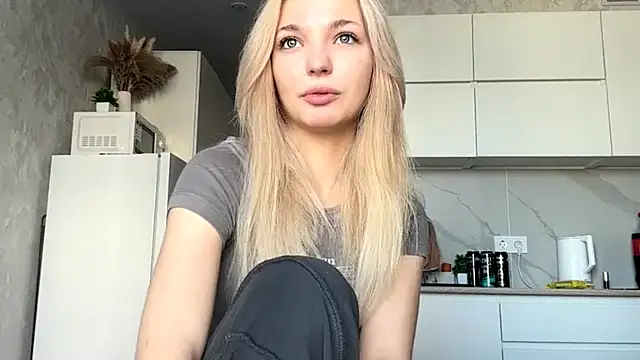 Snapshot of MycuteMolly chatting on October 2025 06:15:02 AM MycuteMolly online show from October 2025 06:15:02 AM