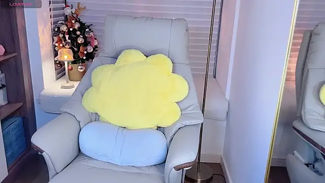 BlueBaby-77 online show from October 2025 01:56:02 PM