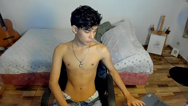 AliottTwink online show from January 2026 02:18:02 AM