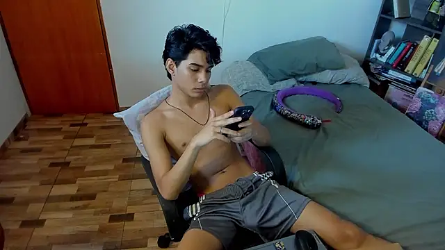 AliottTwink online show from March 2026 10:15:02 PM