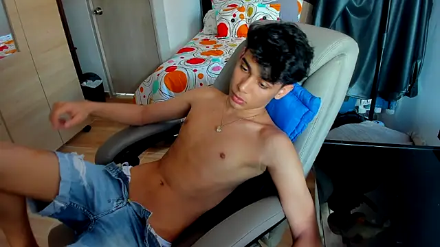 AliottTwink online show from June 2026 04:29:02 PM