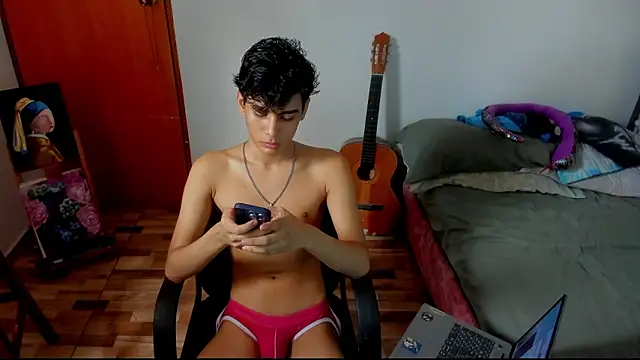 AliottTwink online show from March 2026 09:52:02 PM
