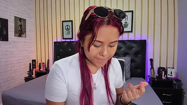 MAYASMITH   online show from October 2025 01:51:02 AM
