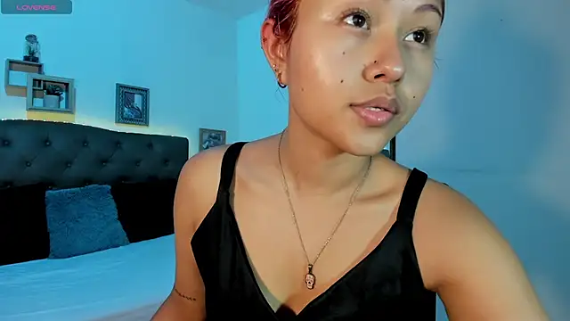 Snapshot of MAYASMITH__ chatting on June 2026 06:11:01 AM MAYASMITH online show from June 2026 06:11:01 AM