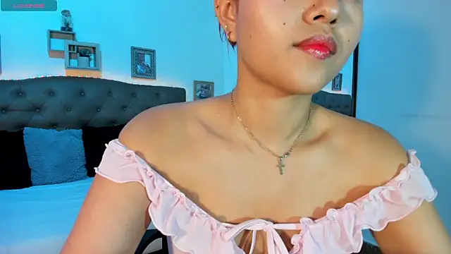 Snapshot of MAYASMITH__ chatting on June 2026 04:01:02 AM MAYASMITH online show from June 2026 04:01:02 AM