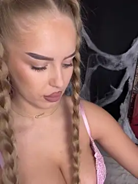 AubrieleRouj1 online show from October 2025 04:07:02 PM