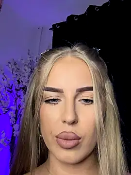 AubrieleRouj1 online show from October 2025 03:04:02 PM